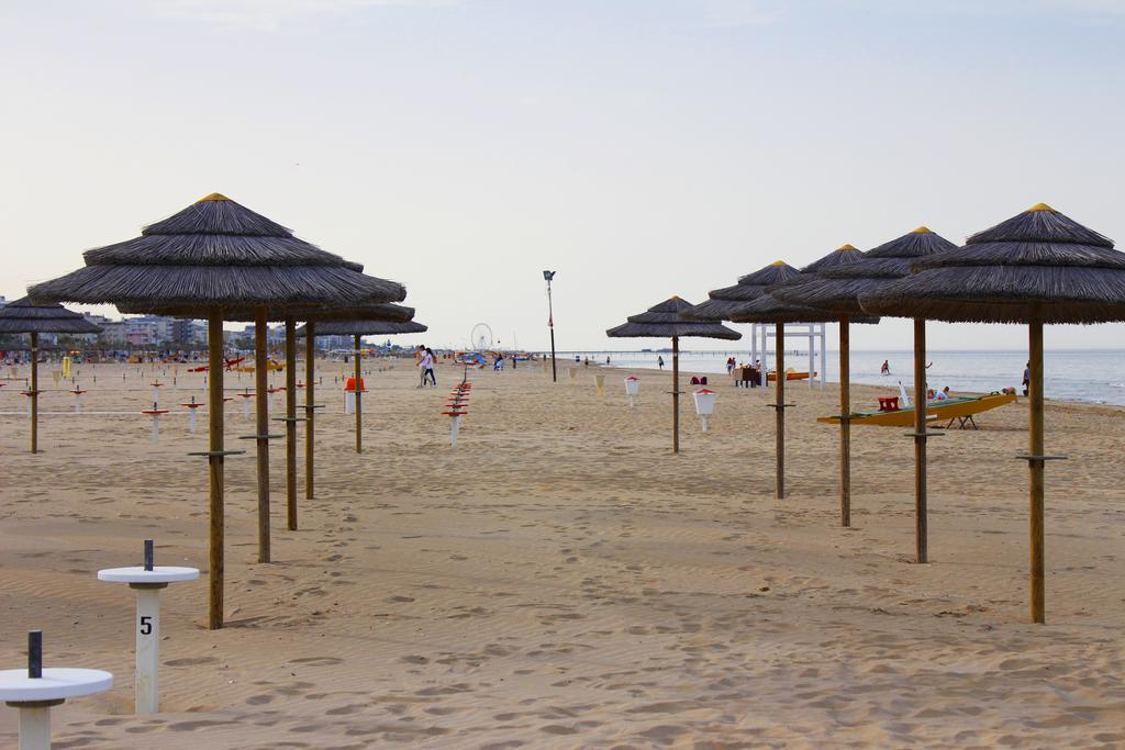 Hotel Amoha Rimini Buitenkant foto