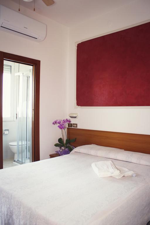 Hotel Amoha Rimini Buitenkant foto