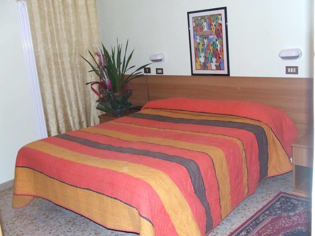 Hotel Amoha Rimini Buitenkant foto