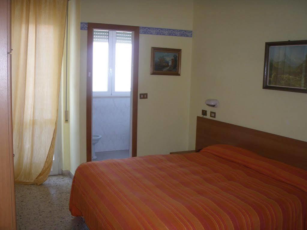 Hotel Amoha Rimini Buitenkant foto