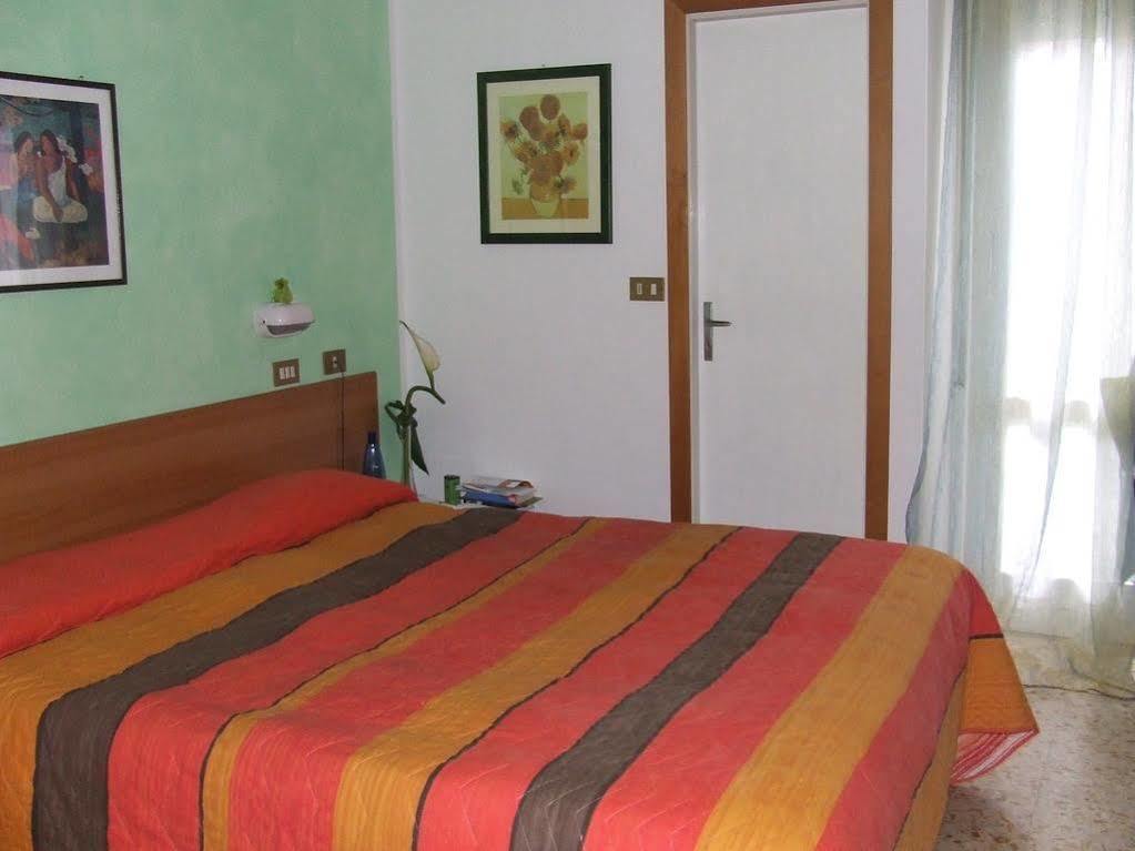 Hotel Amoha Rimini Buitenkant foto