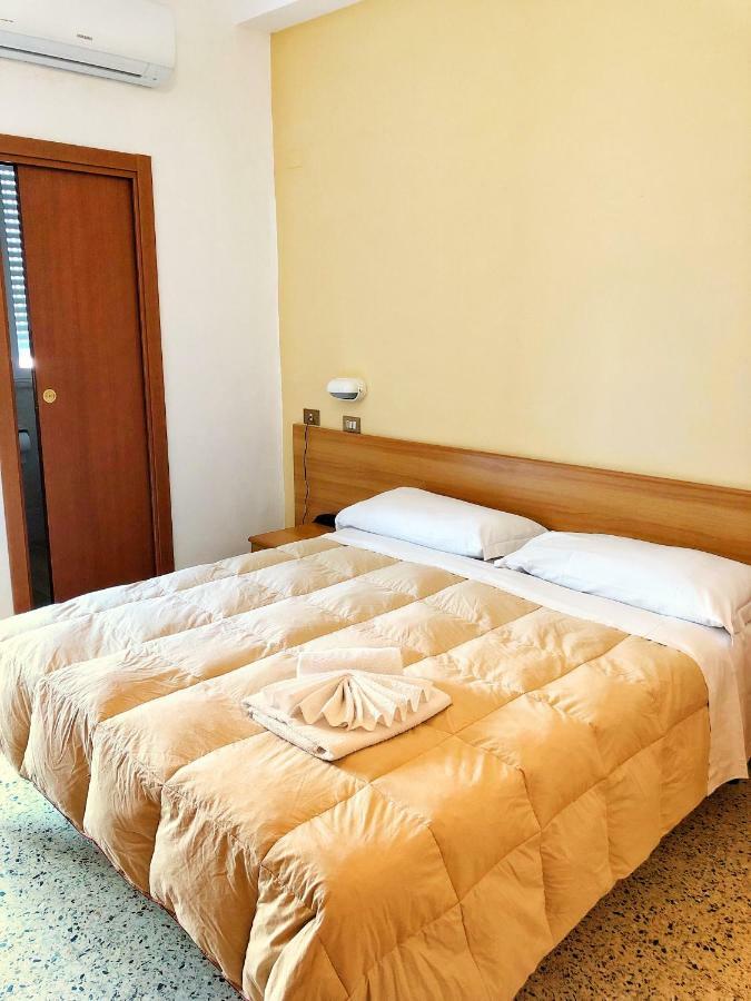 Hotel Amoha Rimini Buitenkant foto
