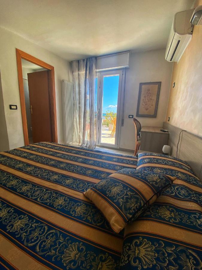 Hotel Amoha Rimini Buitenkant foto