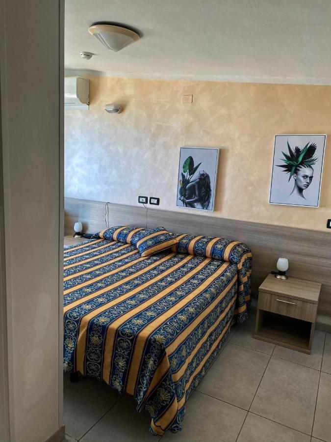Hotel Amoha Rimini Buitenkant foto