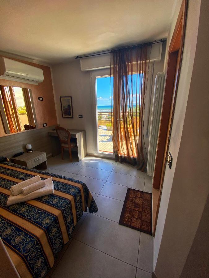 Hotel Amoha Rimini Buitenkant foto
